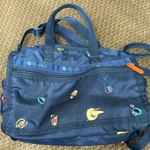 雑貨　セサミネイバーズ DELUXE MINI DUFFEL 「セサミストリート×LeSportsac」 Lesportsac | Bags | Deluxe Mini Duffel Sesame Street